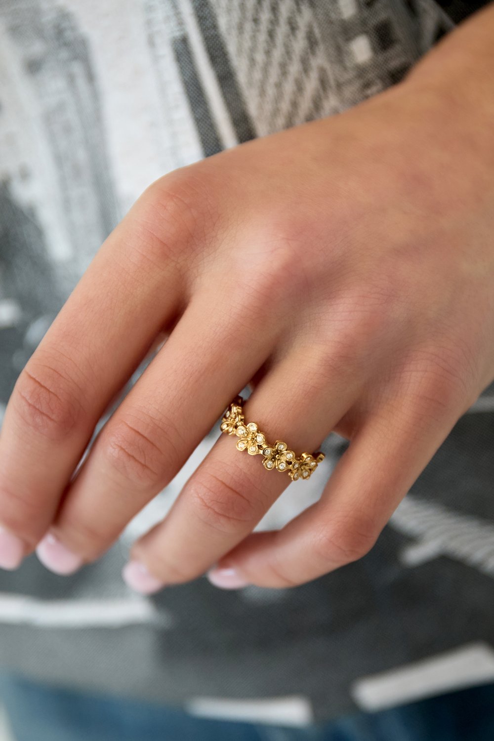 Bloemen ring met diamantjes zilver